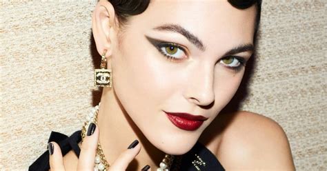 Chanel Holiday 2023 Makeup Collection: Roaring 20s Revival.